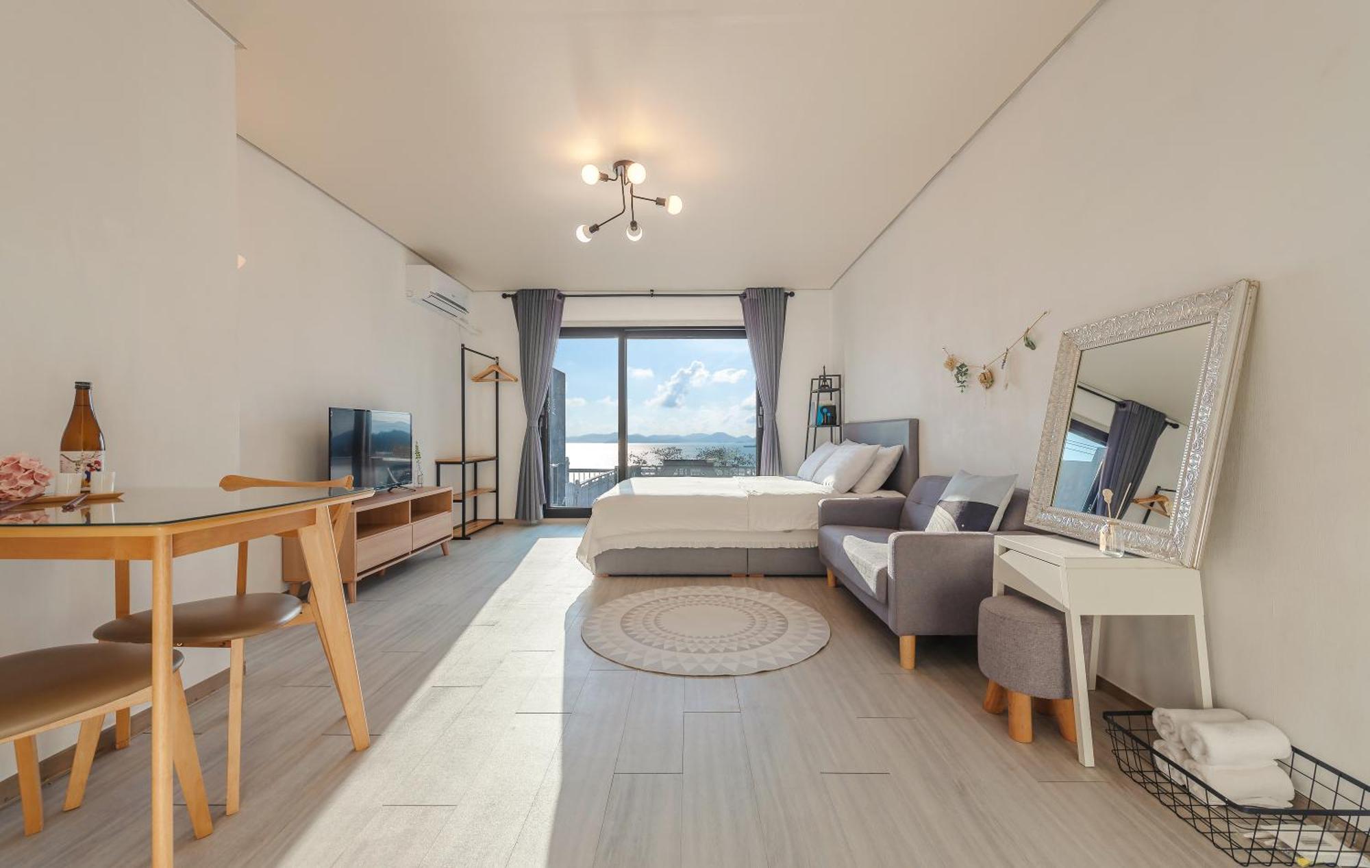 Whales Dream Pensión Namhae Habitación foto