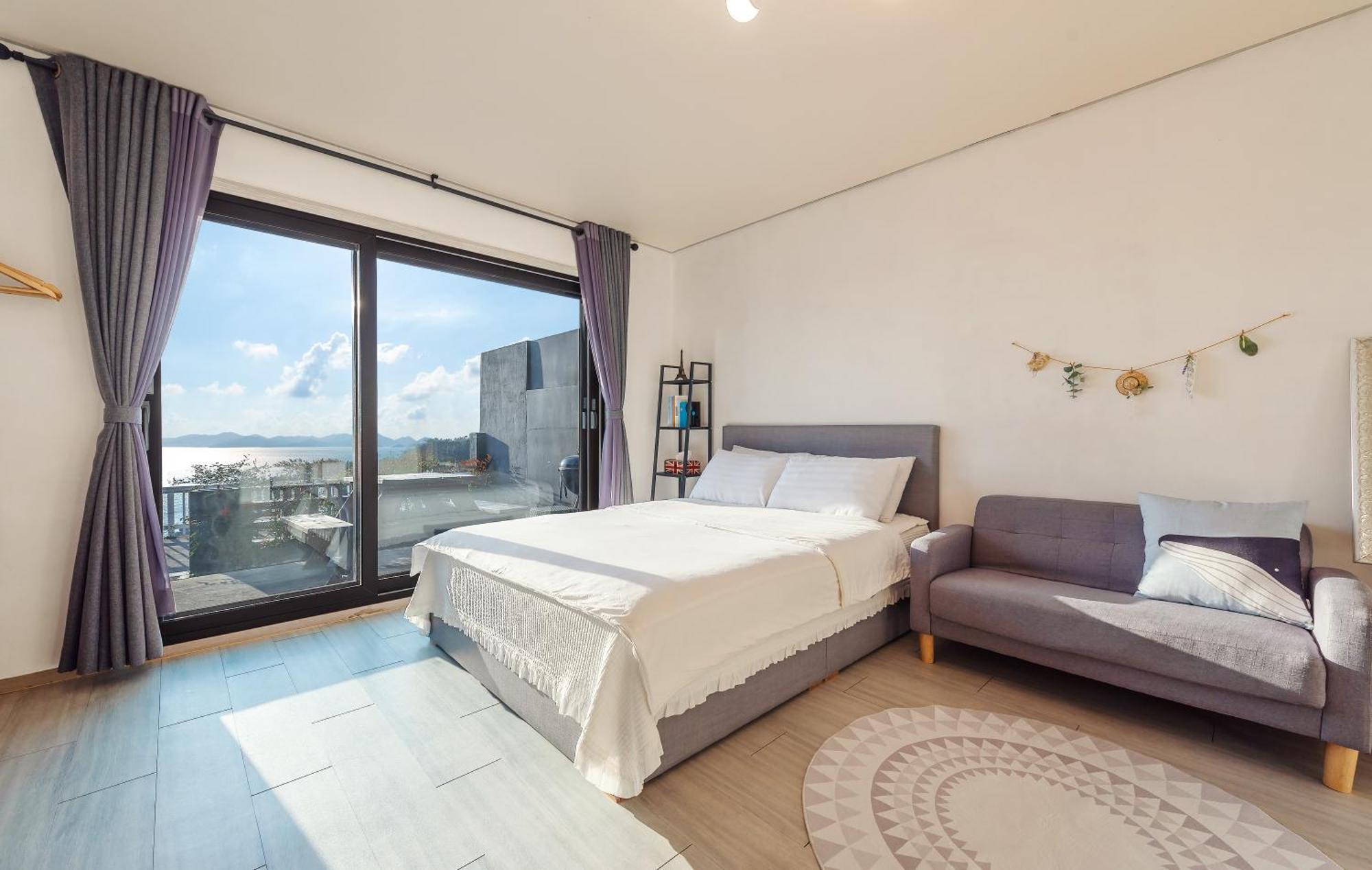 Whales Dream Pensión Namhae Habitación foto