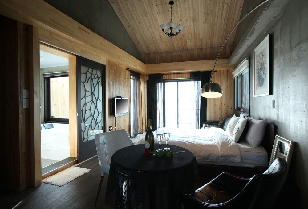 Whales Dream Pensión Namhae Exterior foto